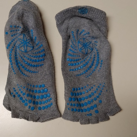GAIAM Toeless Yoga Socks - Picture 5 of 5